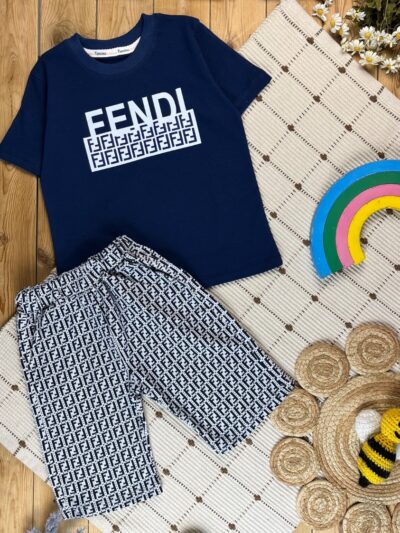 کد ۵۳۵۲ سایز ۴۵/۵۰/۵۵ تیشرت شلوارک پسرانه طرح FENDI پارچه پنبه سوپر با شلوارک جیب دار کمر غلفتی پارچه فندی کامپیوتری با کیفیت عالی