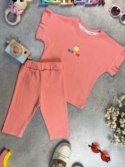 کد ۵۳۴۴ سایز ۳۵/۴۰ تیشرت شلوارک دخترانه طرح tanino kids دور استین چین دار کمر غلفتی پارچه کش پنبه با کیفیت عالی